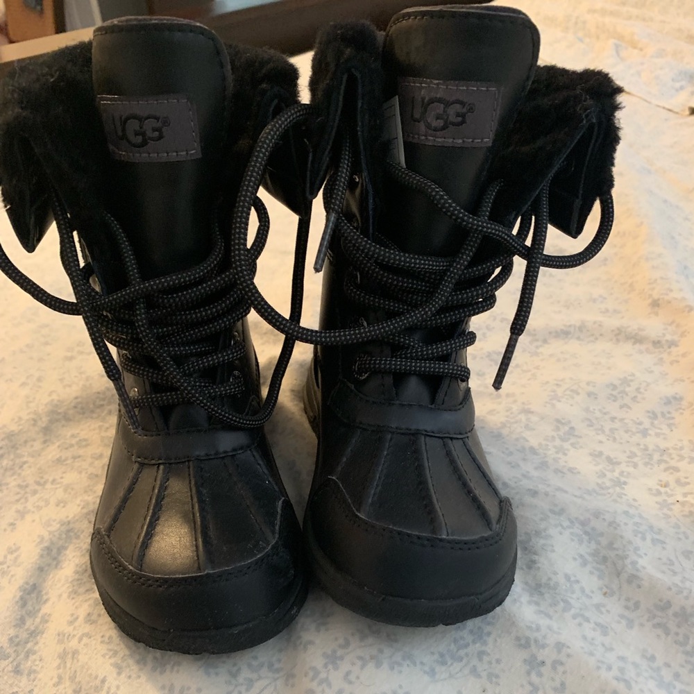 Little boys Ugg BUTTE II CWR BOOT